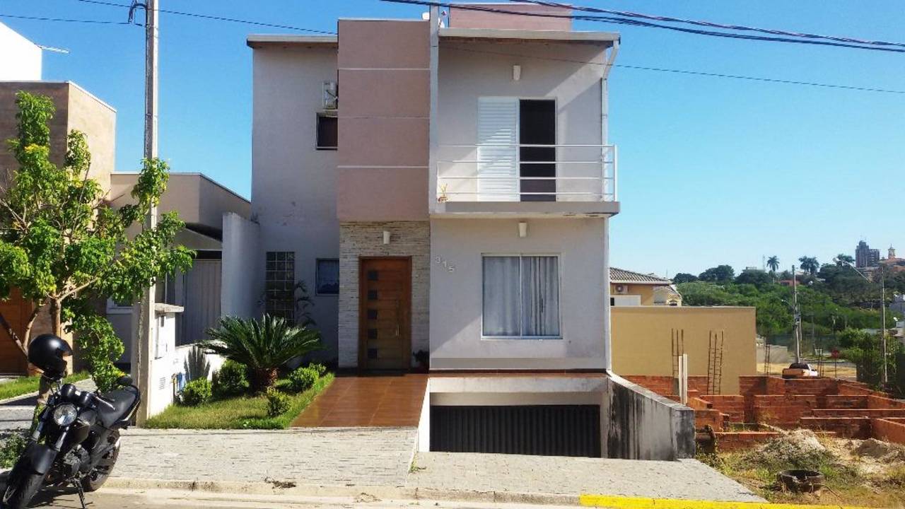 Casa em condomínio à venda – Salto