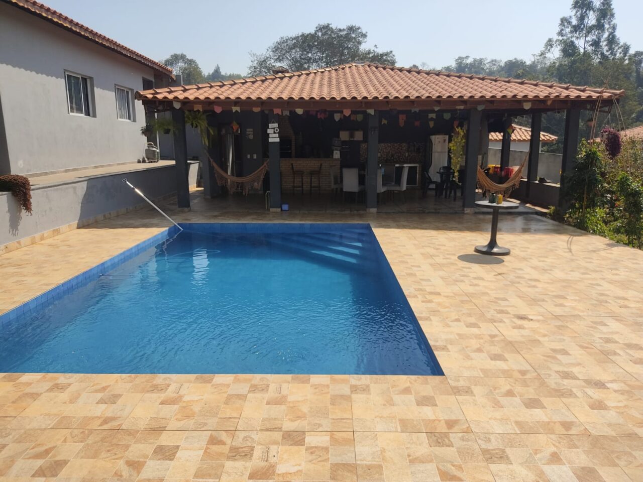 Ótima chácara com 2 casas, lago, piscina à venda em Itu